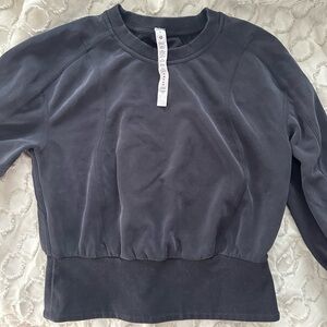 Lululemon size 6 “soft streme” cropped long sleeve shirt